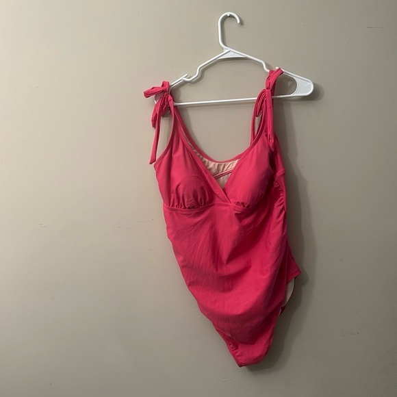 Ladies GENTLY USED ISABEL MATERNITY BATHING SUIT - Picture 1 of 5